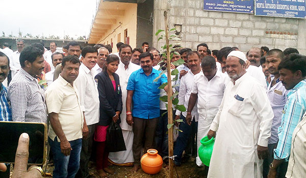 ಬುದ್ದಿಮಾಂಧ್ಯ ಮಕ್ಕಳ ಶಾಲೆಯಲ್ಲಿ ಹುಟ್ಟುಹಬ್ಬ ಆಚರಣೆ